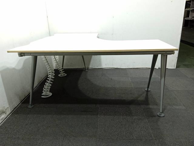 Herman Miller โต๊ะทำงานรูปตัวแอล